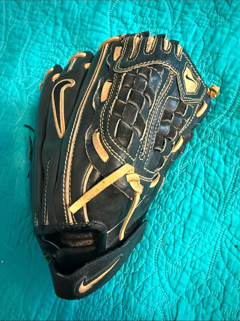 Nike De Edge baseball Glove